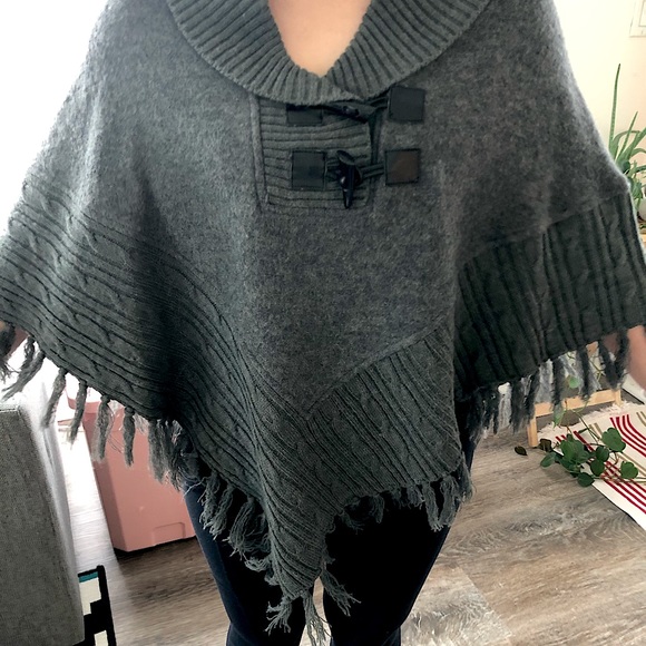 Grey Poncho - Picture 1 of 4